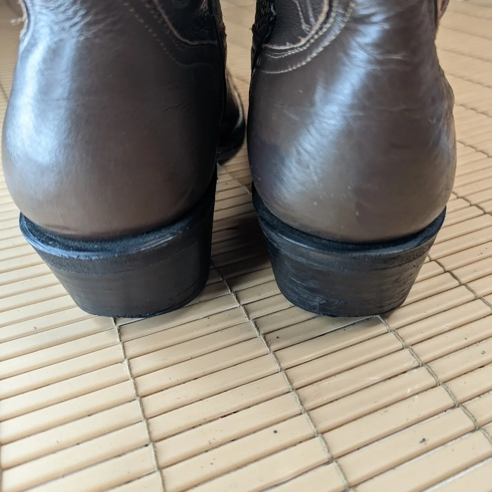 Cowtown Boots men's sz 9.5D brown leather round toe Western Cowboy boots. Made i